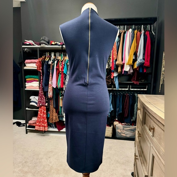 Navy, form-fitting sheath dress; size L - Picture 2 of 3